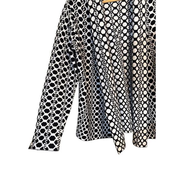 Chicos Women Reversible Geometric Soft Knit Cardigan Sweater Size XL Black White - Picture 3 of 10